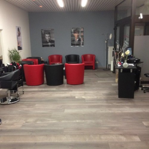 Verlegter Bodenbelag in einem Friseur-Salon